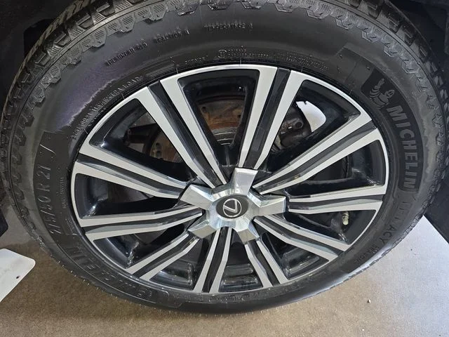 Used 2018 Onyx Black Lexus 570 image 37