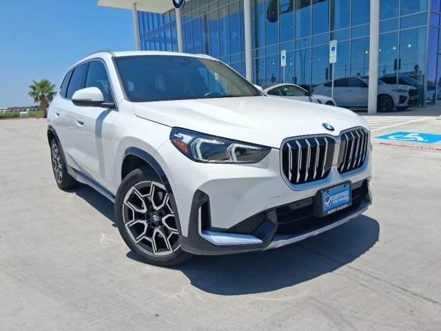Used 2025 White BMW xDrive28i image 1