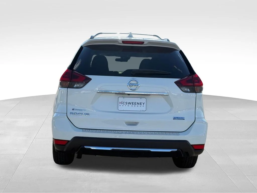 Used 2019 White Nissan S image 28