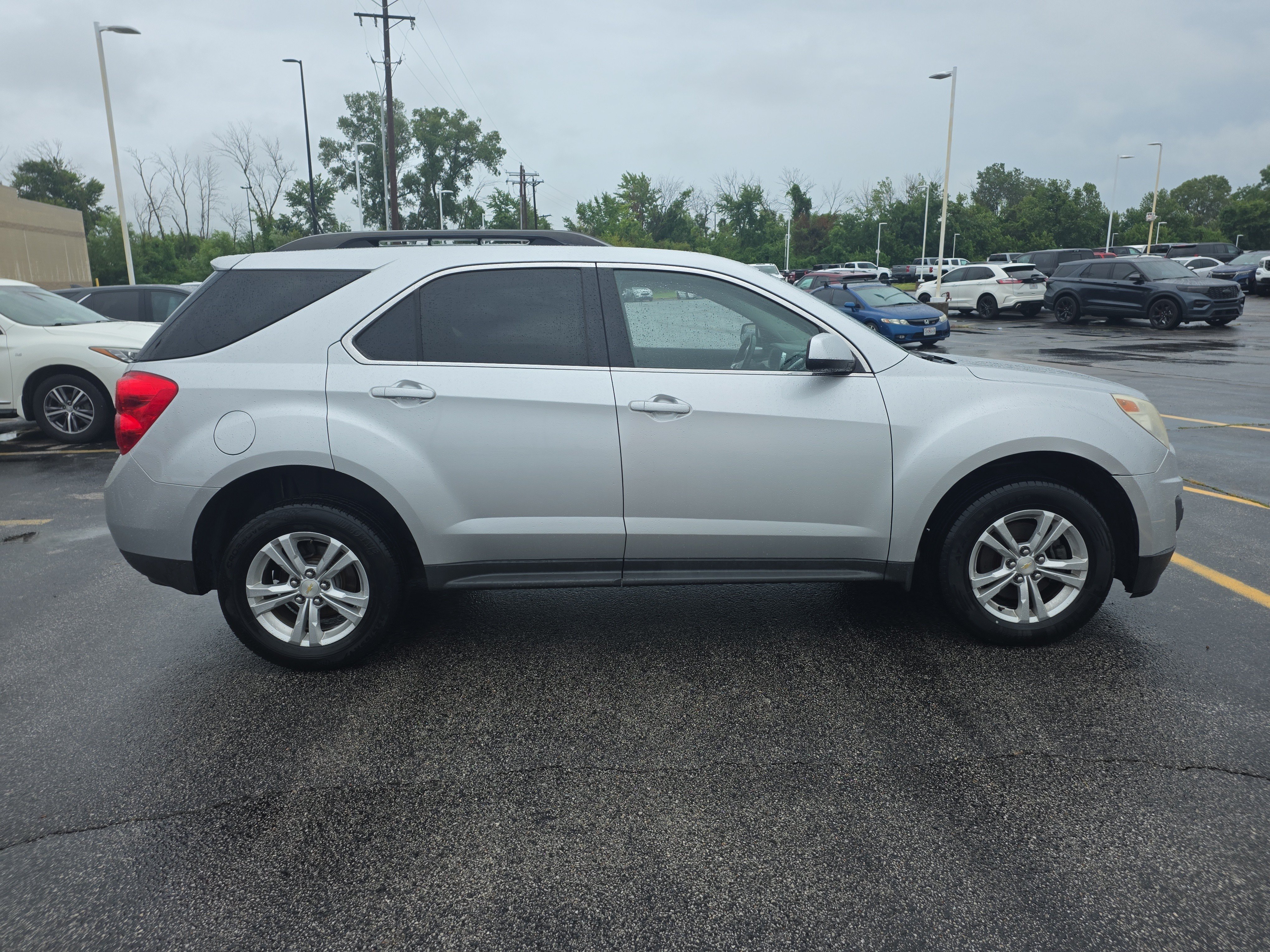 Used 2014 Silver Ice Metallic Chevrolet LT image 3