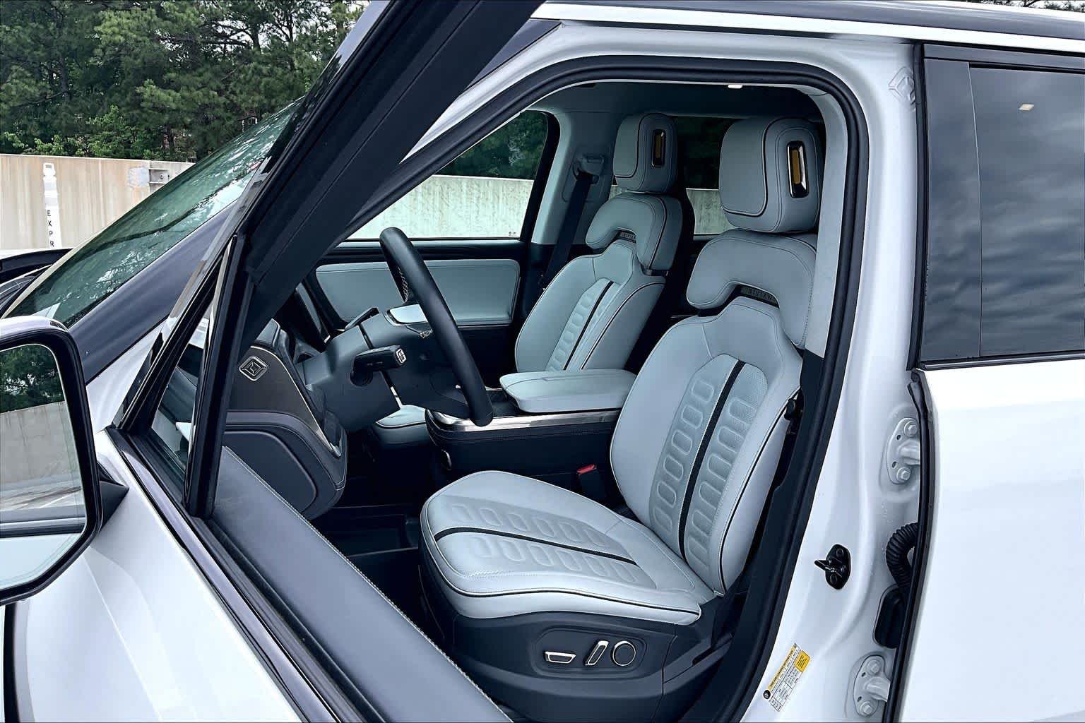 Used 2023 Glacier White Rivian Launch Edition image 7