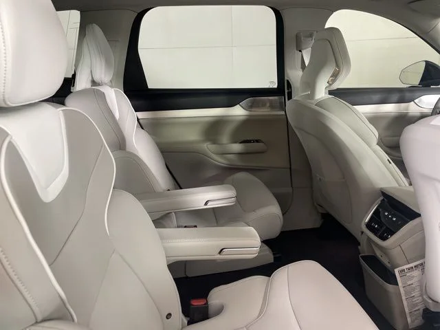 2025 Volvo EX90 Ultra - Photo 16