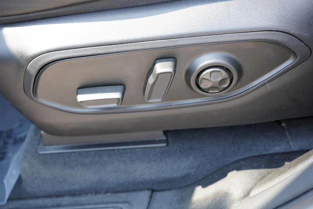 Used 2023 White Jeep Limited image 25