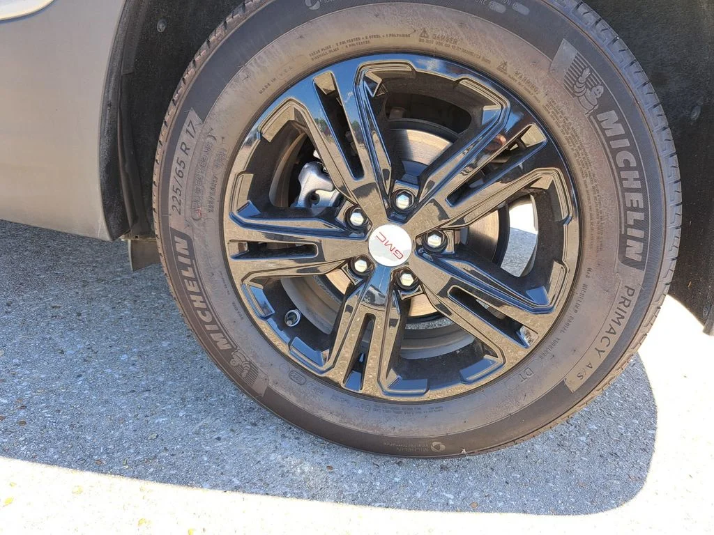 Used 2023 Silver GMC SLE image 26