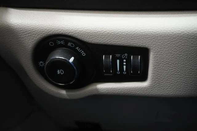 Used 2022 GREY Chrysler Touring L image 29