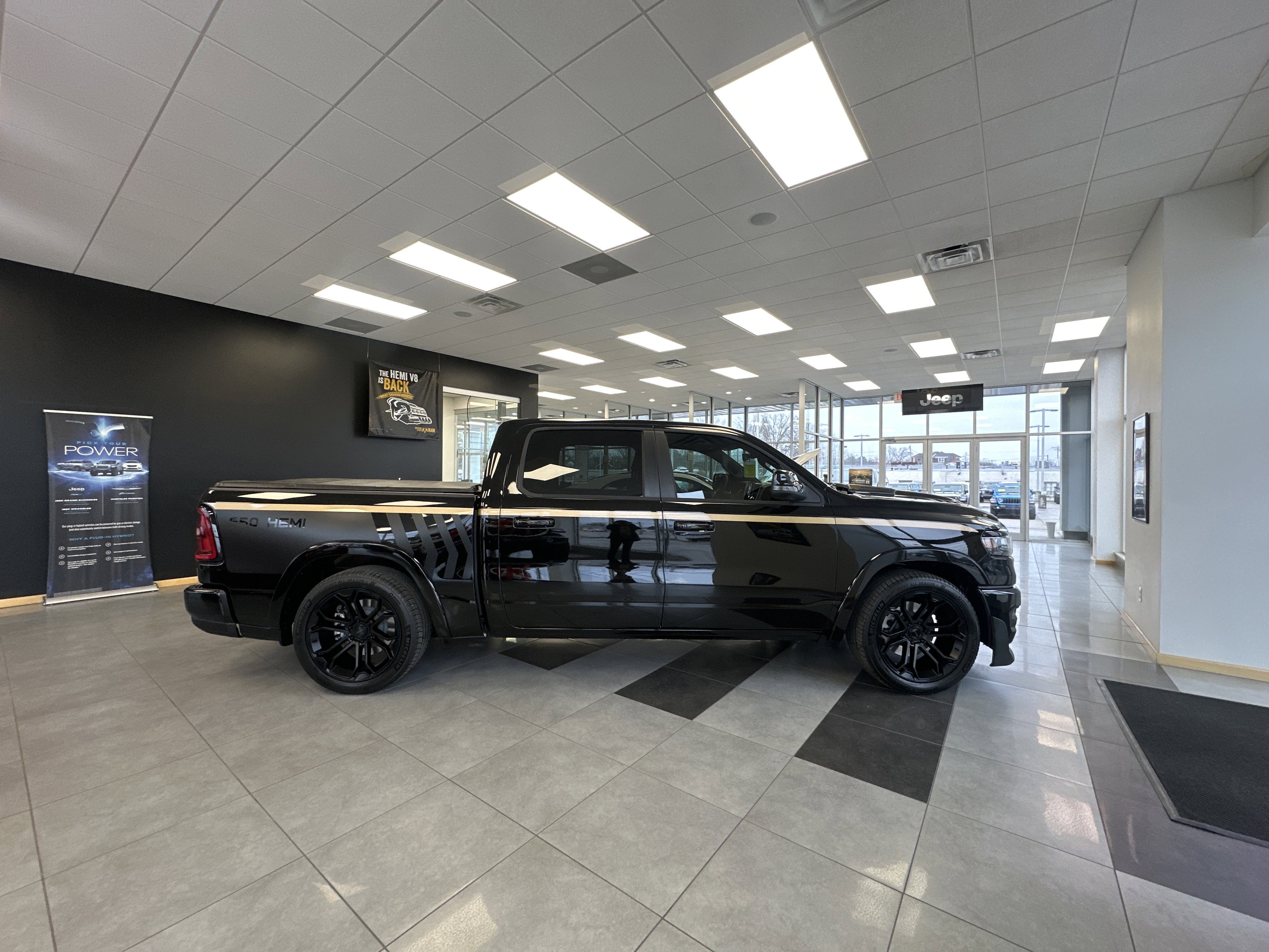 New 2026 Diamond Black Crystal Pearl-Coat Exterior Paint RAM Big Horn DC 650 image 8