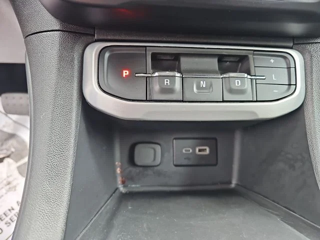 Used 2023 White GMC SLE image 18