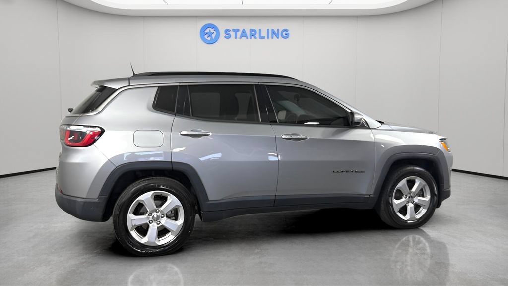 Used 2020 Silver Jeep Latitude FWD image 10