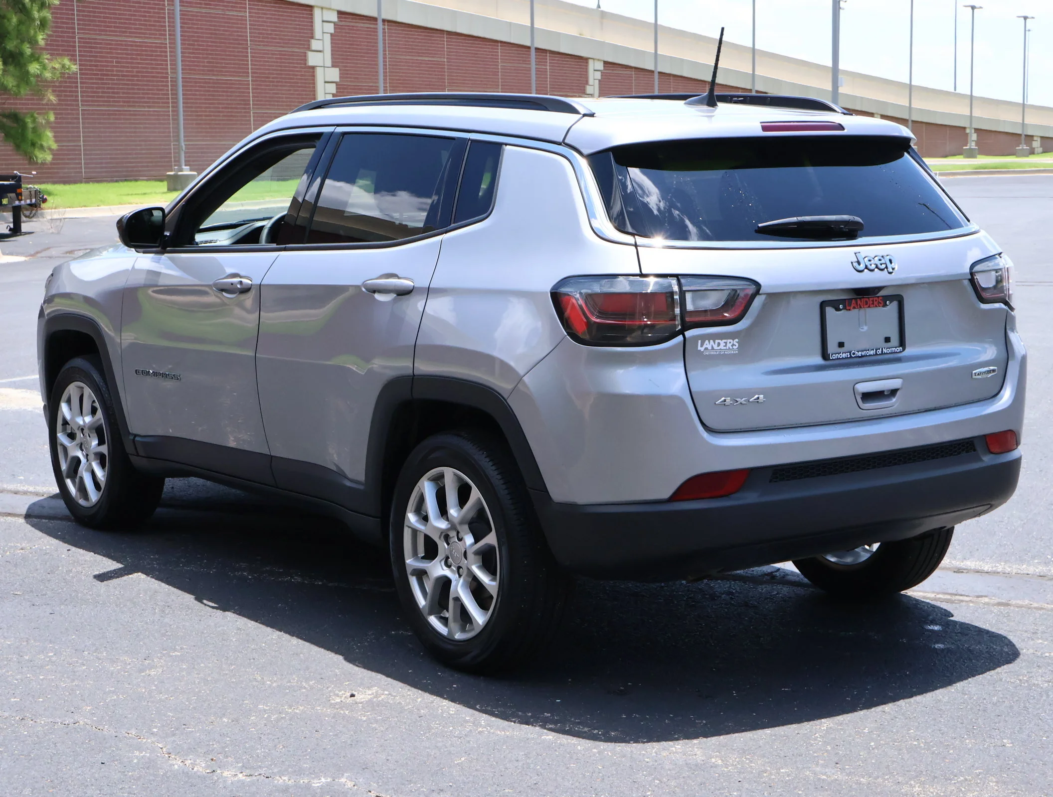 Used 2023 Billet Silver M Jeep Latitude Lux image 7