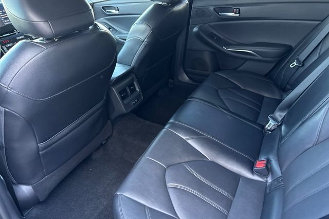 Used 2019 Silver Toyota XLE image 12