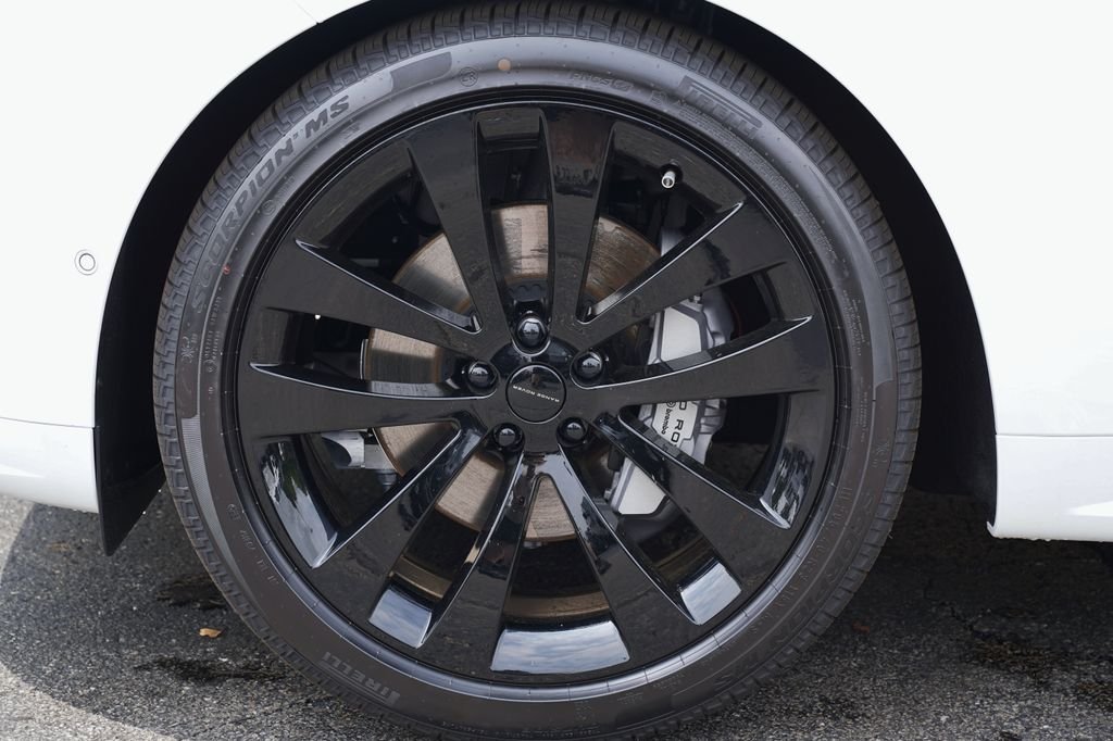 New 2026 Fuji White Land Rover Dynamic SE image 8