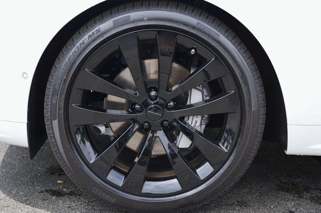 New 2026 Fuji White Land Rover Dynamic SE image 8