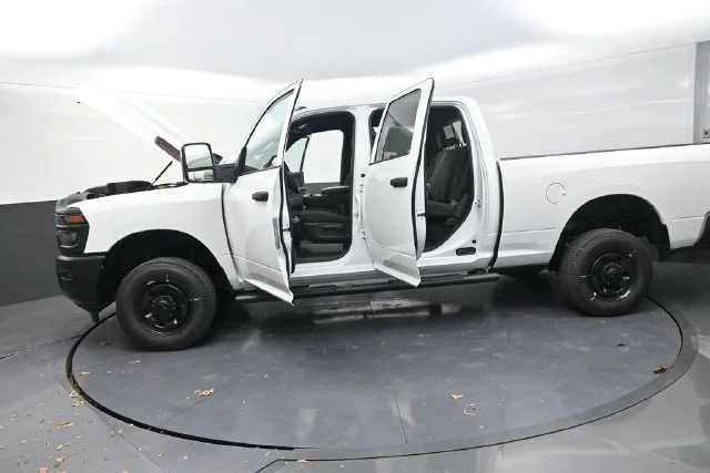 New 2026 Bright White Clear-Coat Exterior Paint RAM Tradesman image 31
