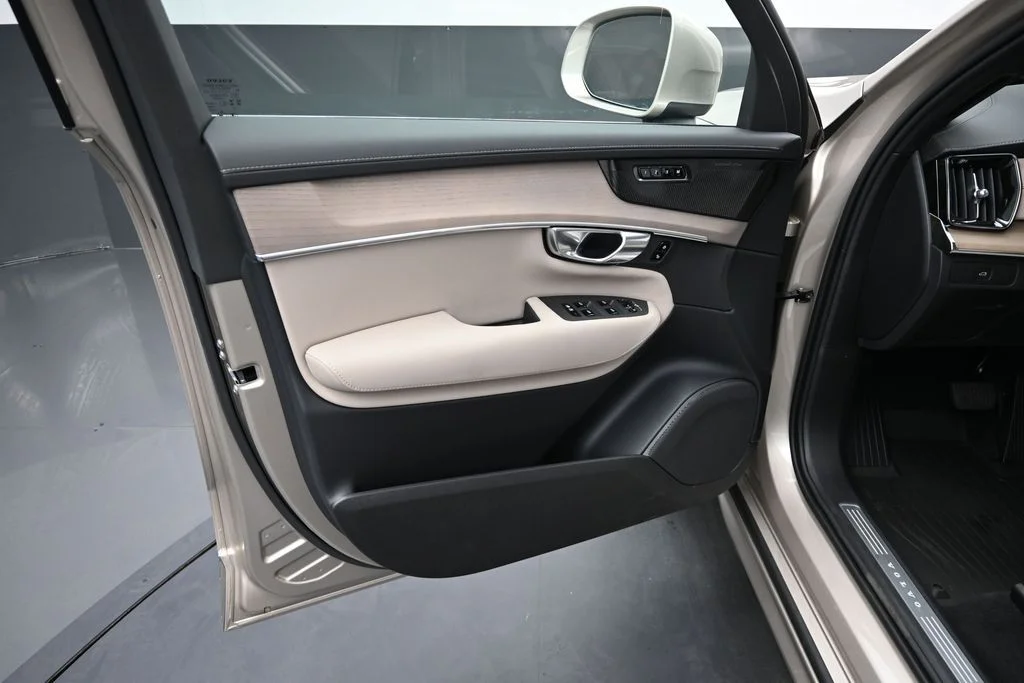 Used 2026 Bright Dusk Volvo Plus image 9