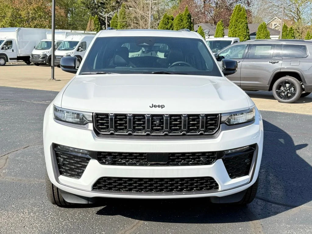 New 2026 Bright White Clear-Coat Exterior Paint Jeep Limited image 2
