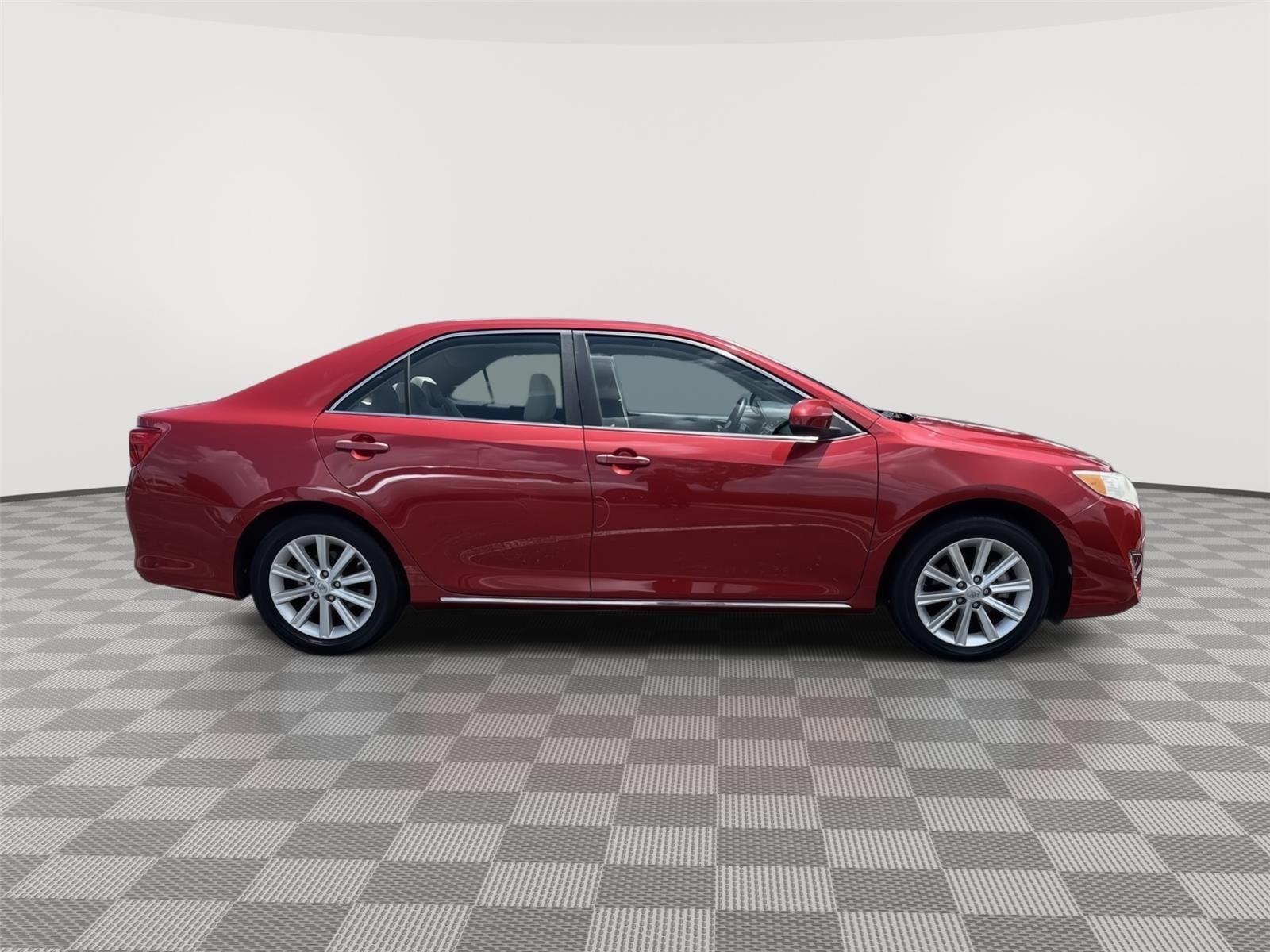 Used 2014 Barcelona Red Metallic Toyota XLE image 13