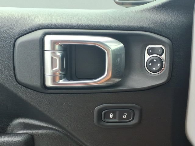 Used 2022  Jeep Unlimited Sport Altitude image 17