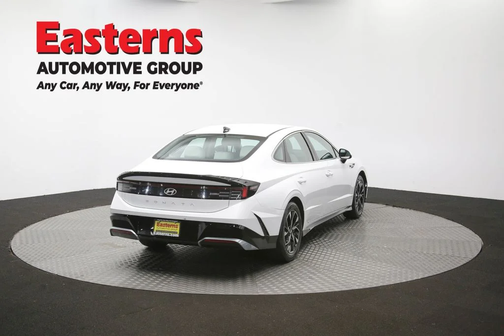 Used 2024 White Hyundai SEL image 39
