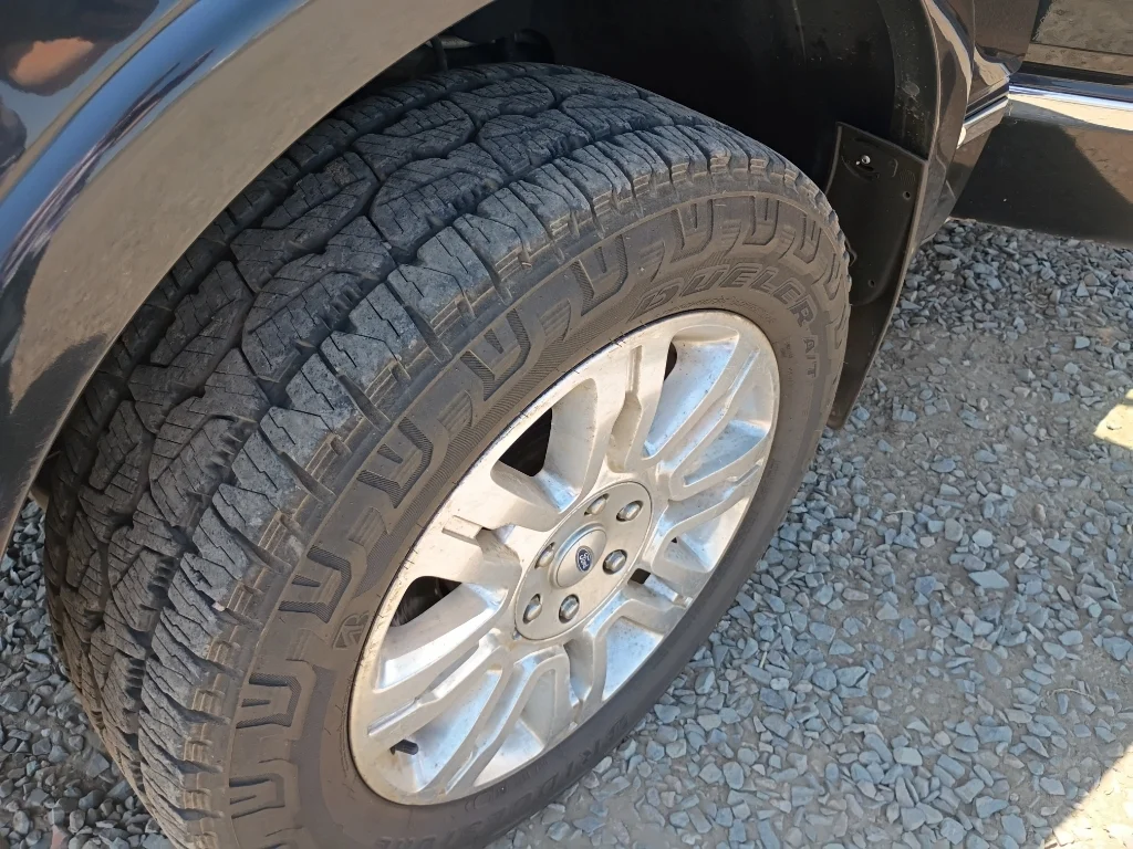 Used 2013 Tuxedo Black Metallic Ford Platinum image 39