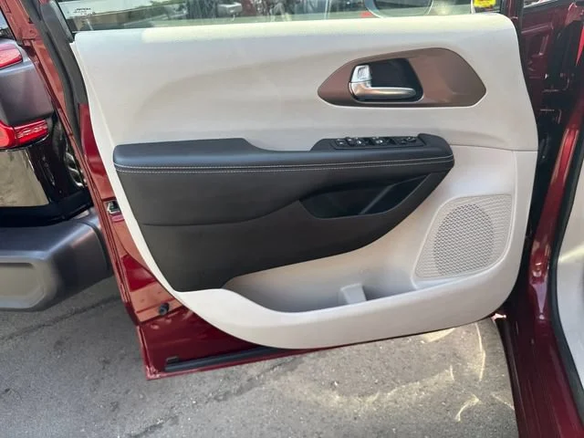 Used 2023 Velvet Red Pearlcoat Chrysler LX image 16