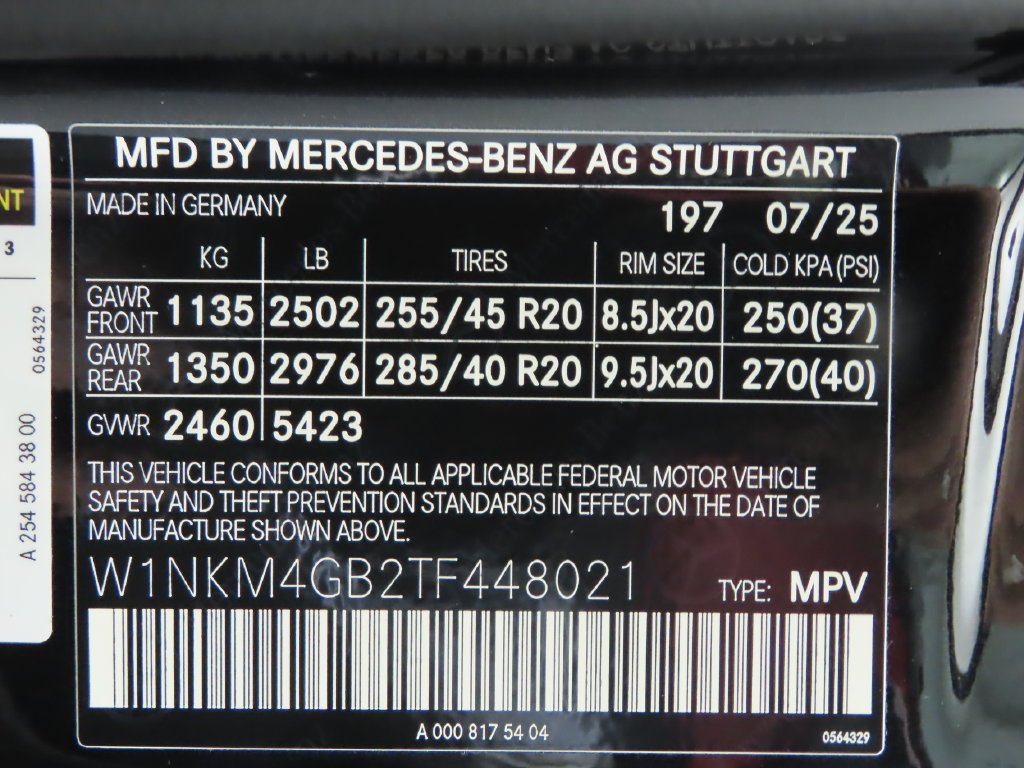 Used 2026 Obsidian Black Metallic Mercedes-Benz GLC 300 image 35