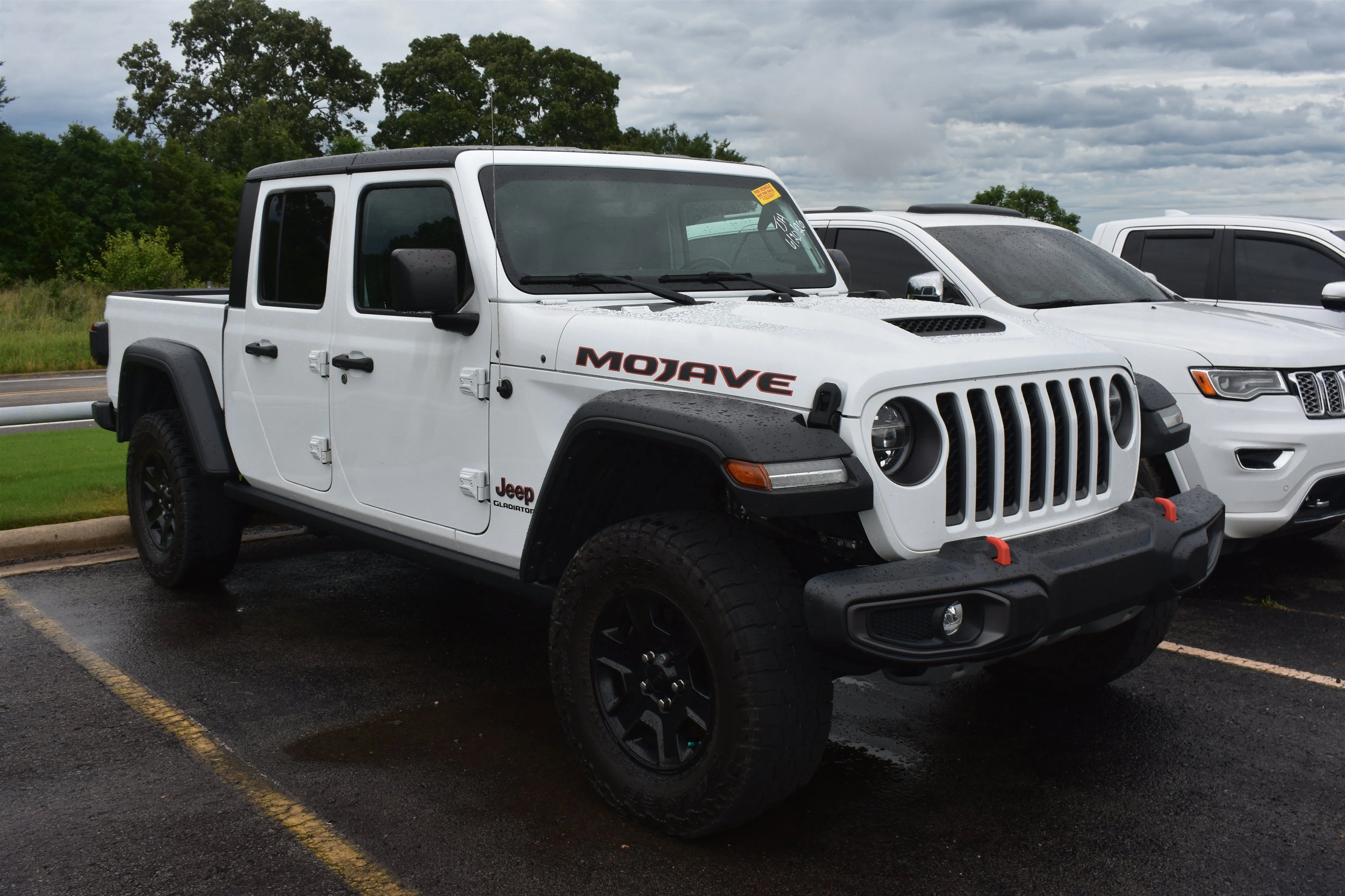 Used 2022 Bright White Clearcoat Jeep Mojave image 3