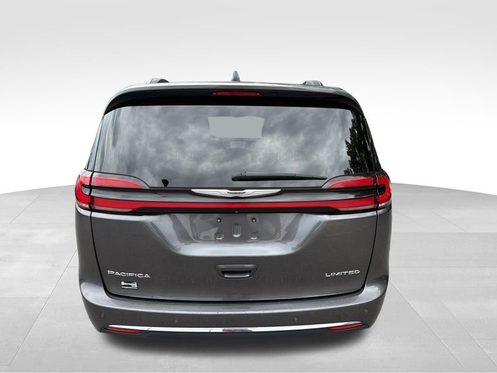 Used 2023 Gray Chrysler Limited image 4