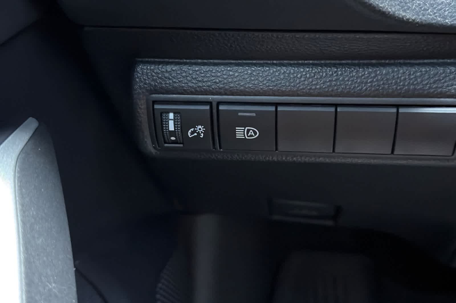 Used 2024 Ice Cap Toyota SE image 28
