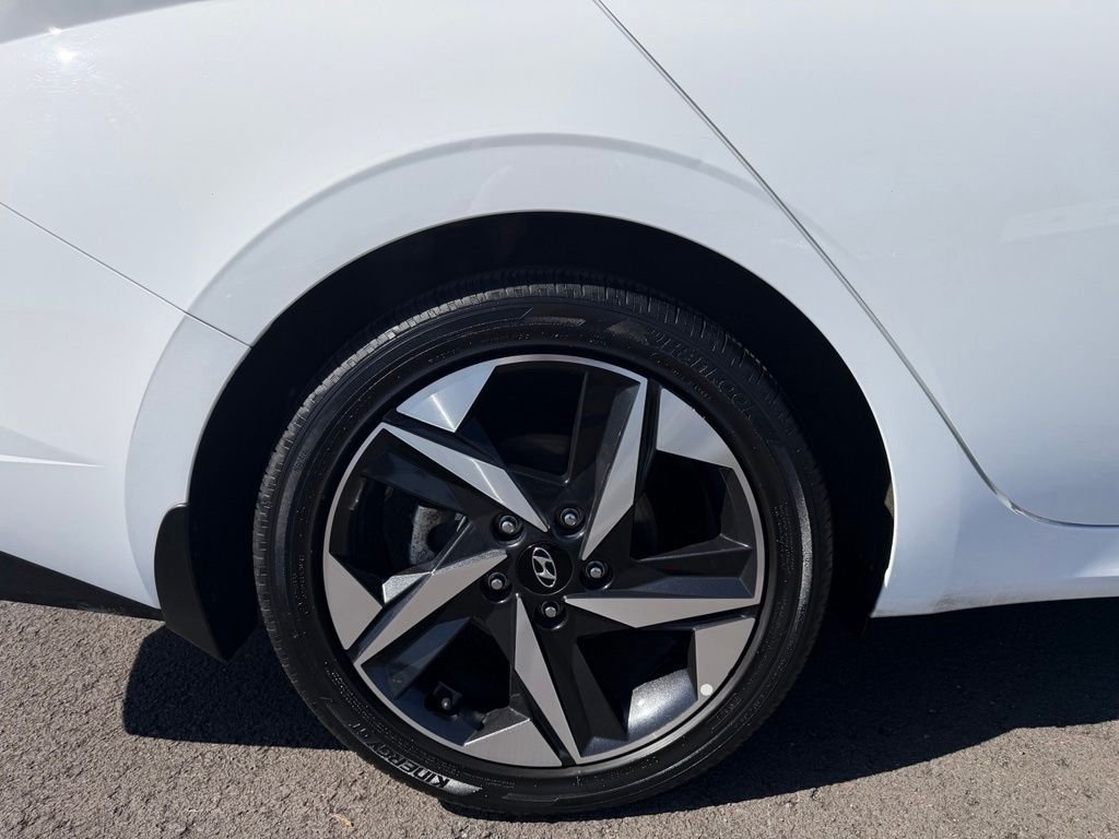 Used 2023 Lunar White Hyundai Limited image 9