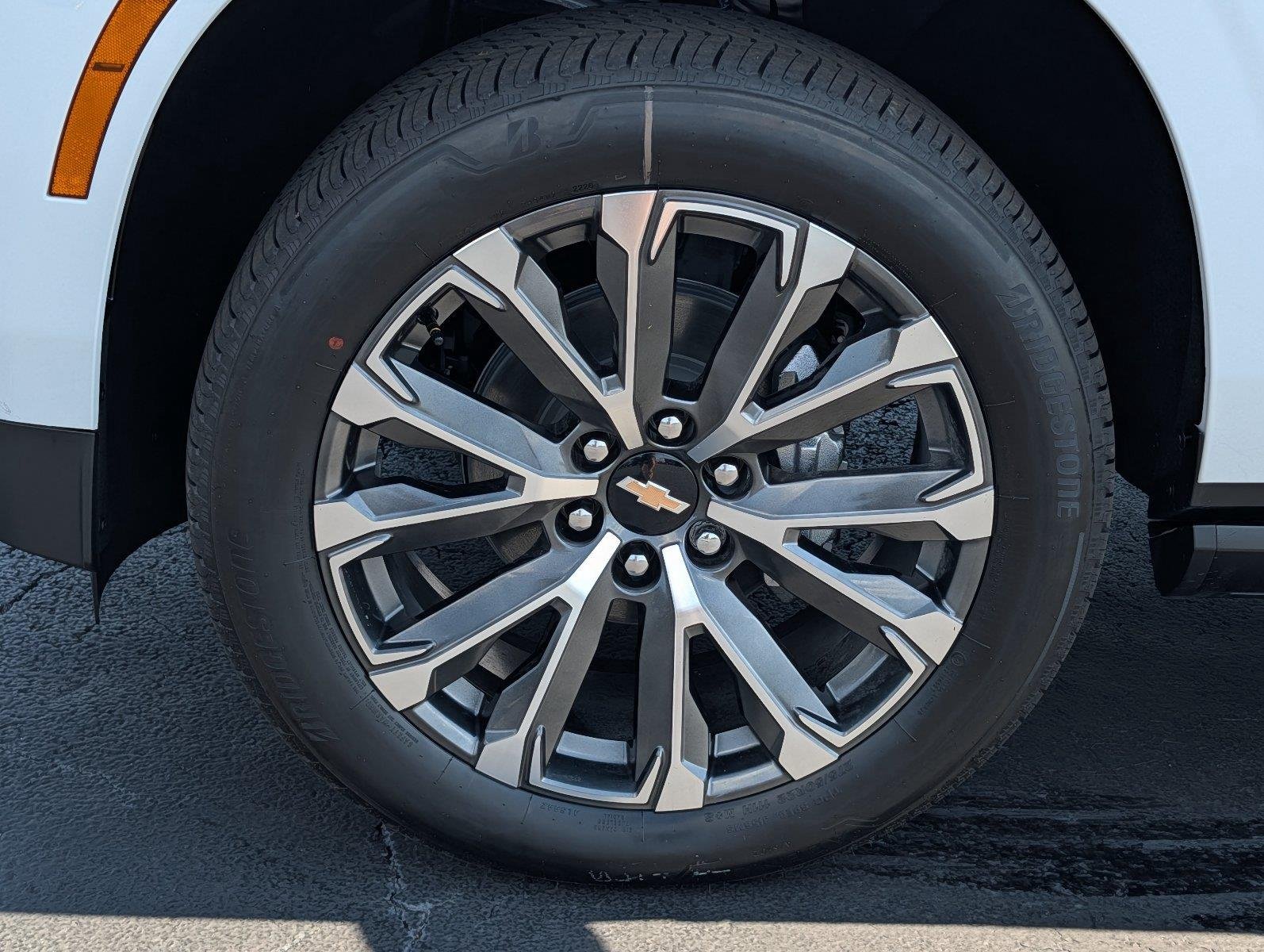 New 2026 Polar White Tricoat Chevrolet High Country image 9