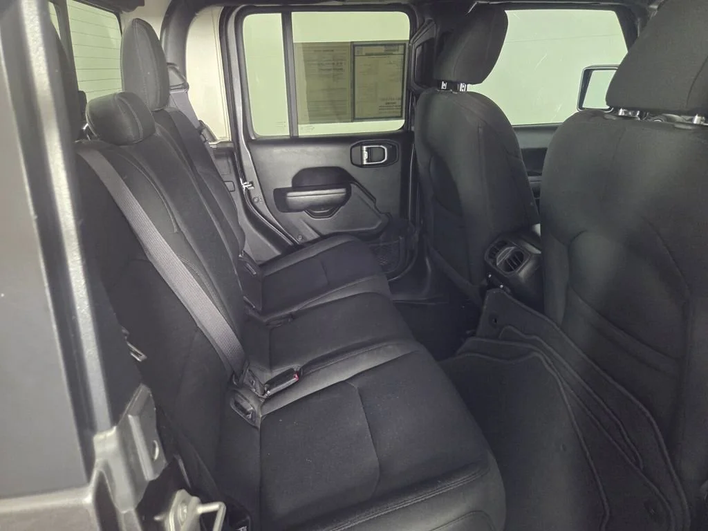 Used 2022 Granite Crystal Metallic Clearcoat Jeep Altitude image 28