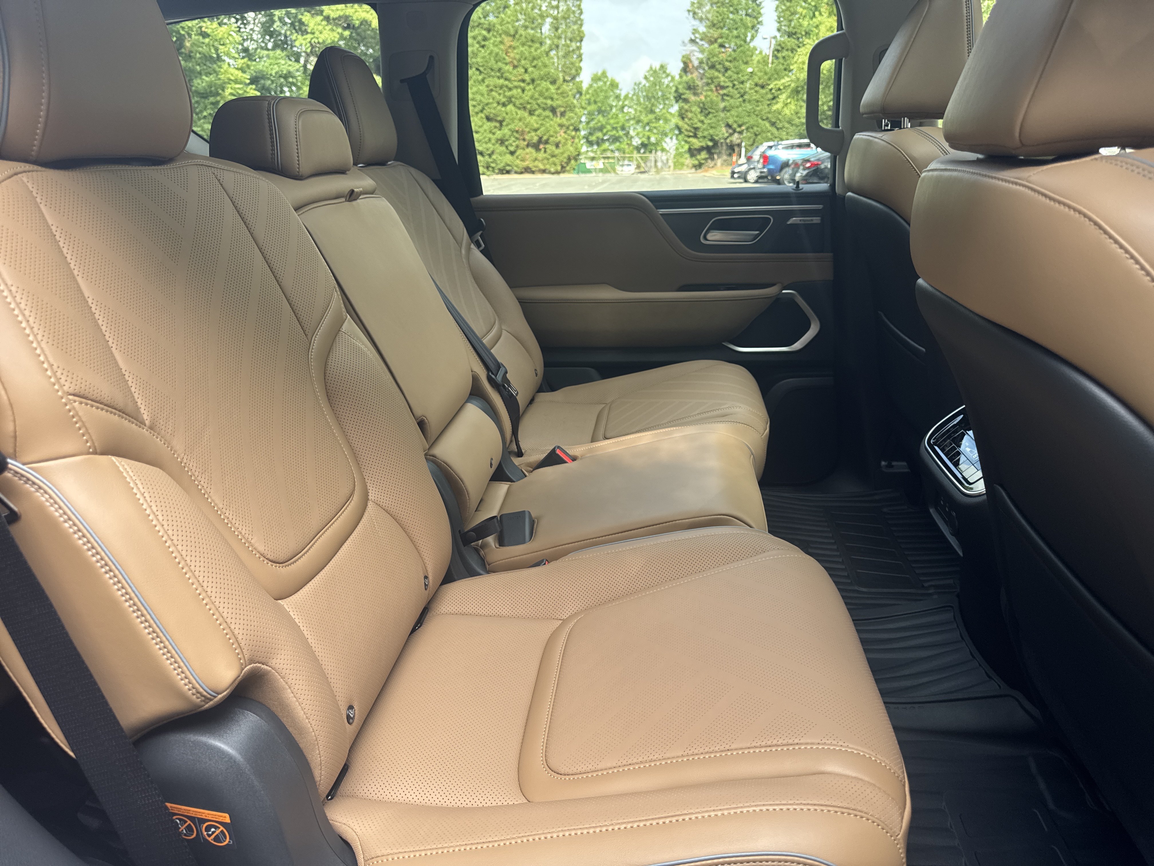New 2027 Black Obsidian INFINITI LUXE image 22