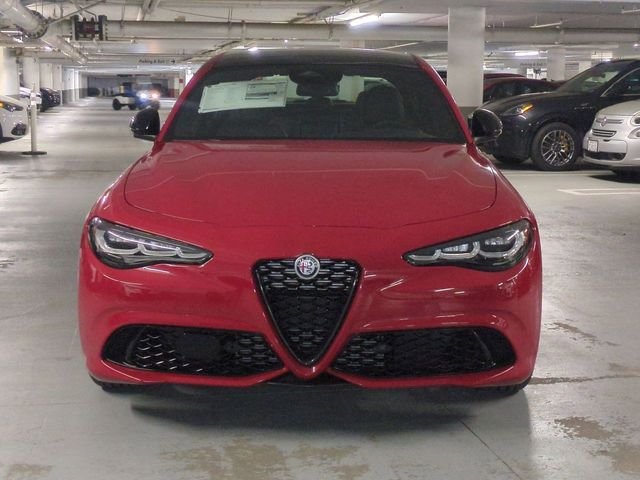 New 2025 Alfa Rosso (Red) Exterior Paint Alfa Romeo Base image 2