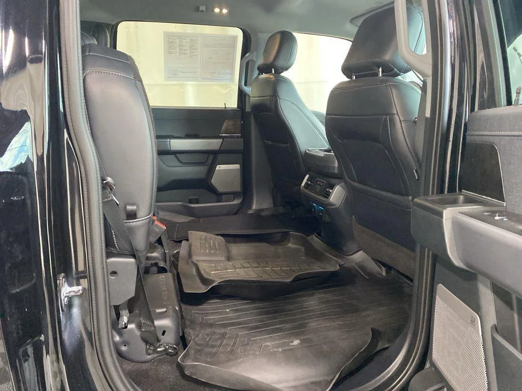 Used 2021 Black Metallic Ford LARIAT image 10