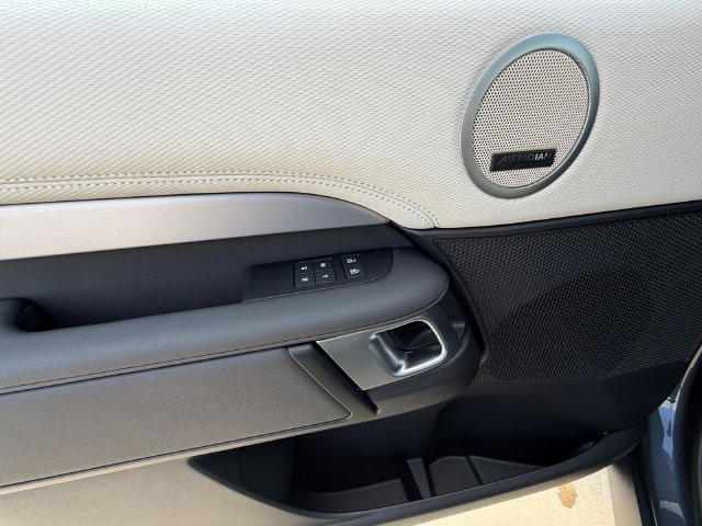 2026 Land Rover Discovery Gemini Edition - Photo 11