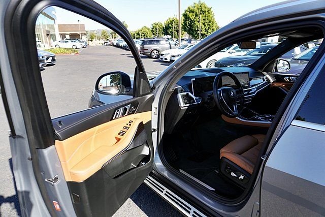 Used 2026 Gray BMW sDrive40i image 39