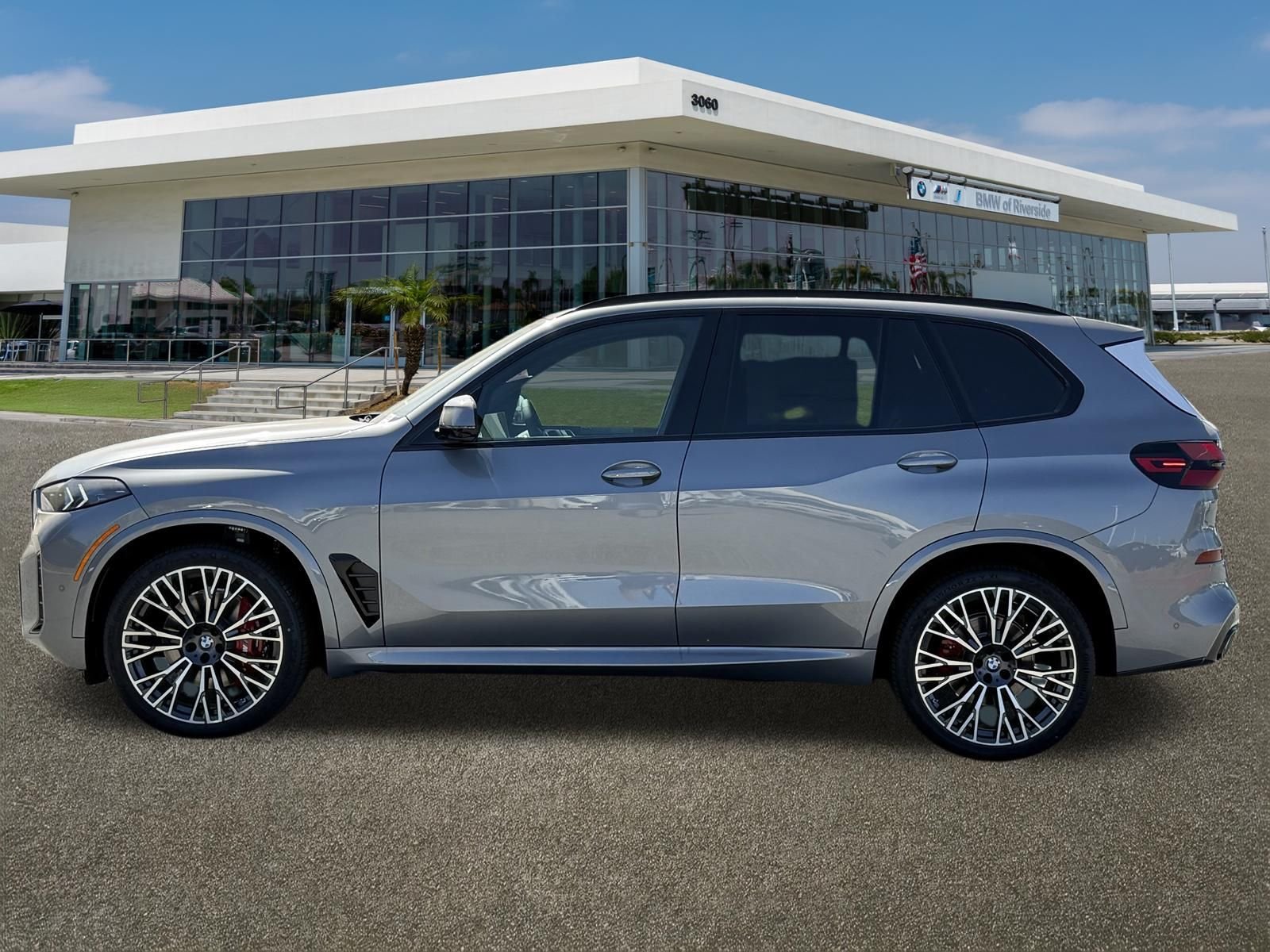 New 2026 Skyscraper Grey Metallic BMW sDrive40i image 6