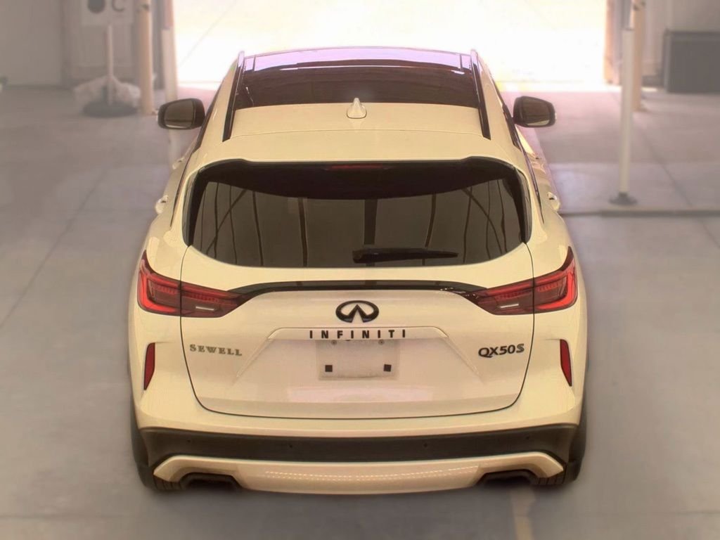 Used 2023 White INFINITI SPORT image 18