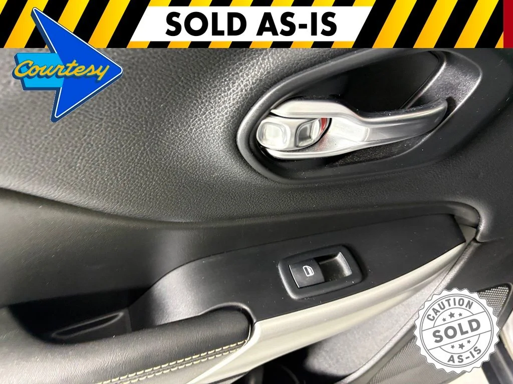 Used 2018 Silver Jeep Latitude Plus image 36