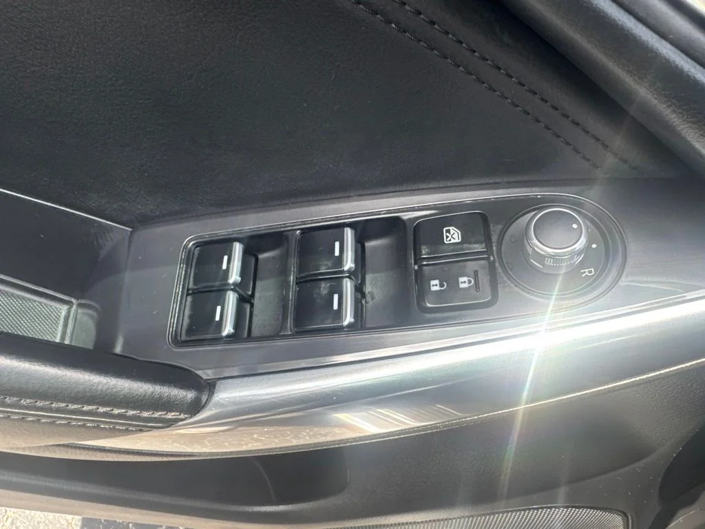 Used 2017 Silver Mazda Touring image 28