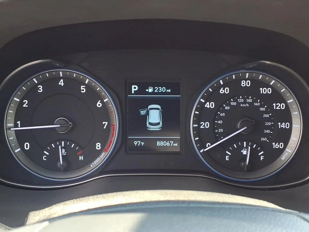 Used 2018 Silver Hyundai SEL image 21