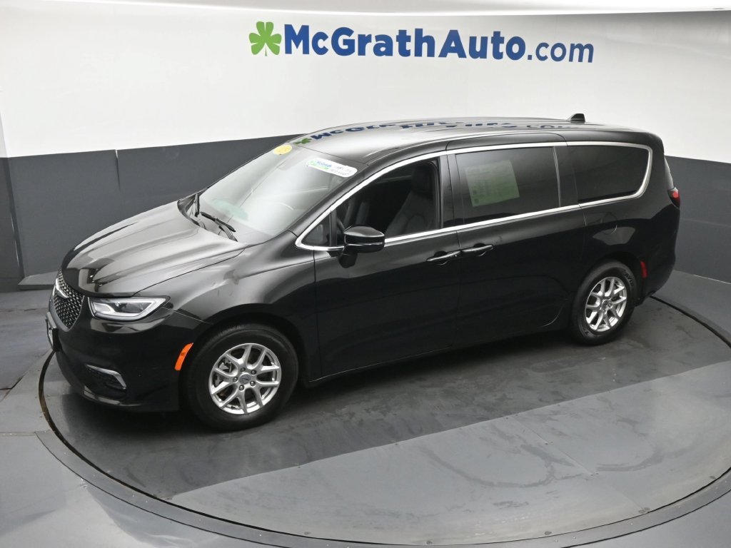 Used 2025 Black Chrysler Select image 21
