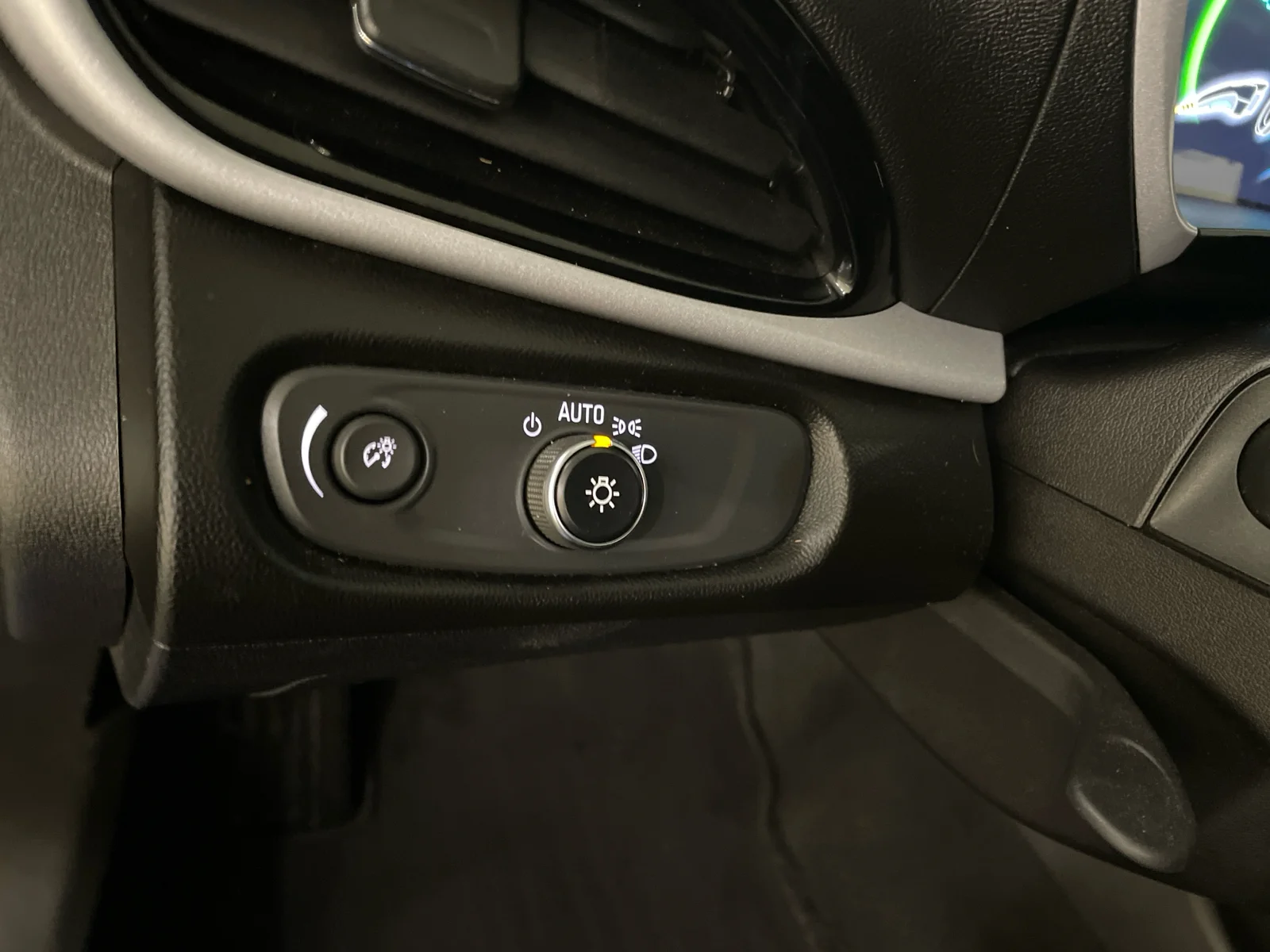 Used 2018 Kinetic Blue Metallic Chevrolet LT image 10