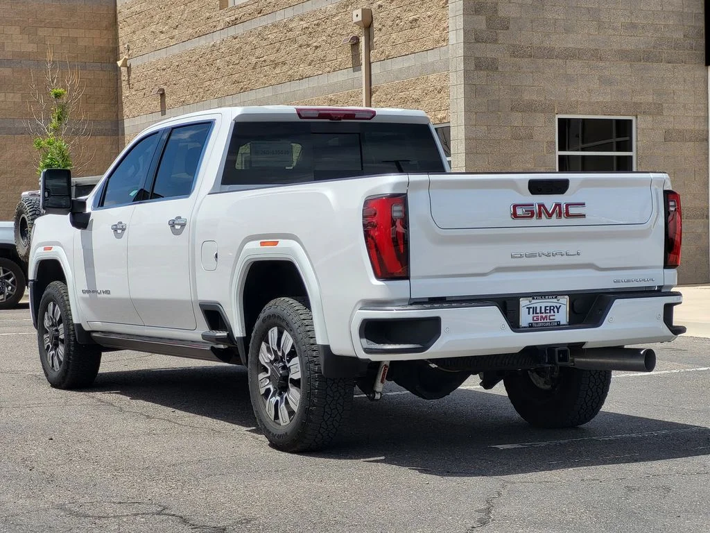Used 2024 White Frost Tricoat GMC Denali image 5