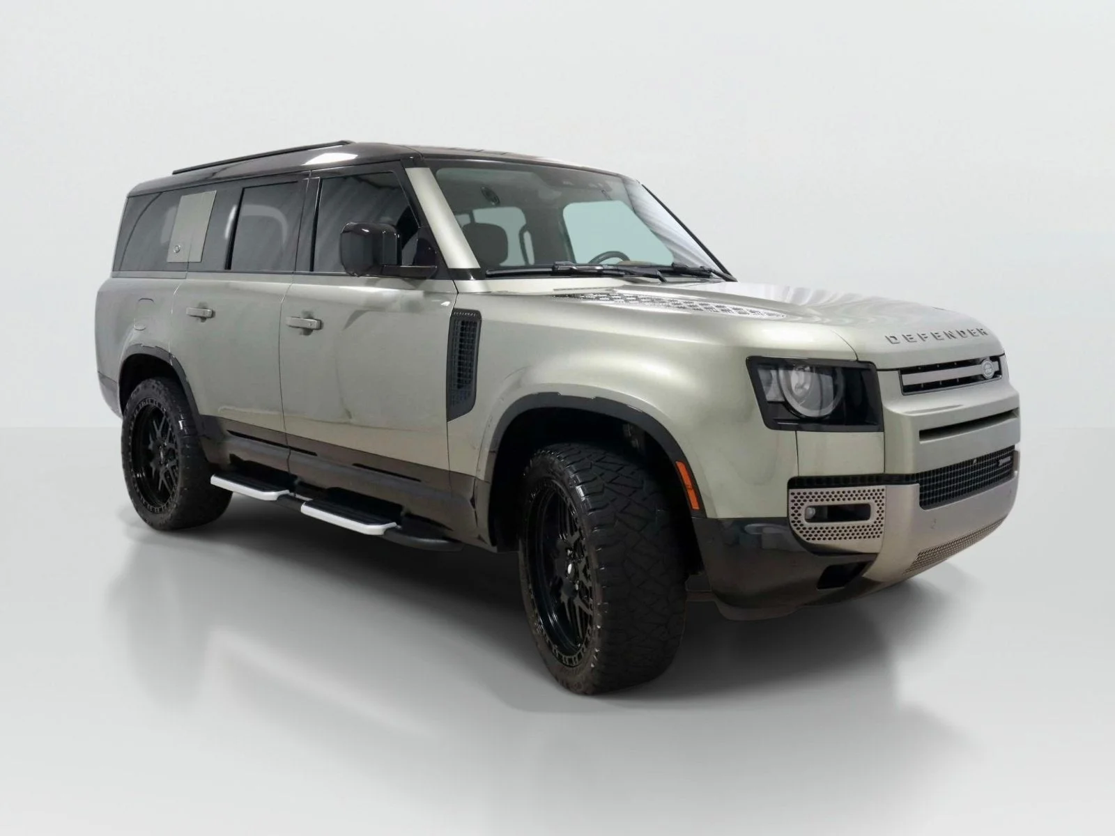Used 2023 Pangea Green Metallic Land Rover X-Dynamic SE image 6