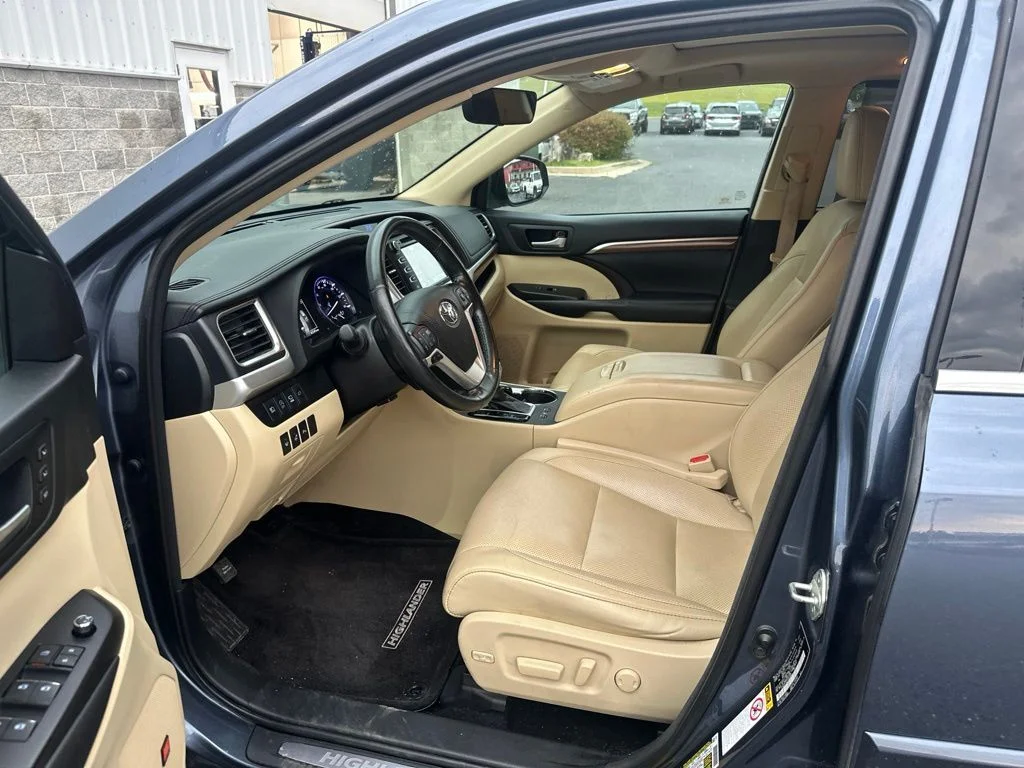 Used 2018 Shoreline Mist Toyota Limited Platinum image 9