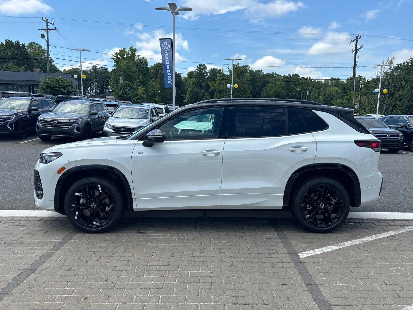 New 2026 Opal White w/Deep Black Roof Volkswagen SE R-Line Black image 2