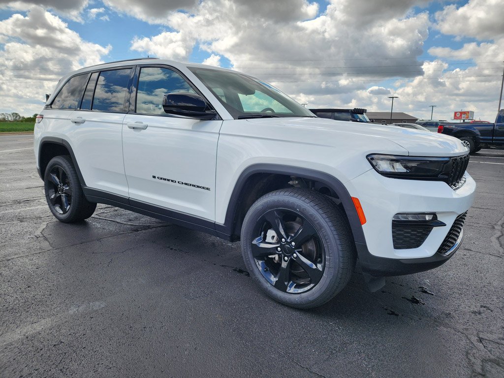 Used 2023 Bright White Clearcoat Jeep Limited image 2