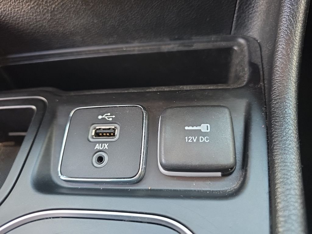 Used 2019 Silver Jeep Latitude image 21