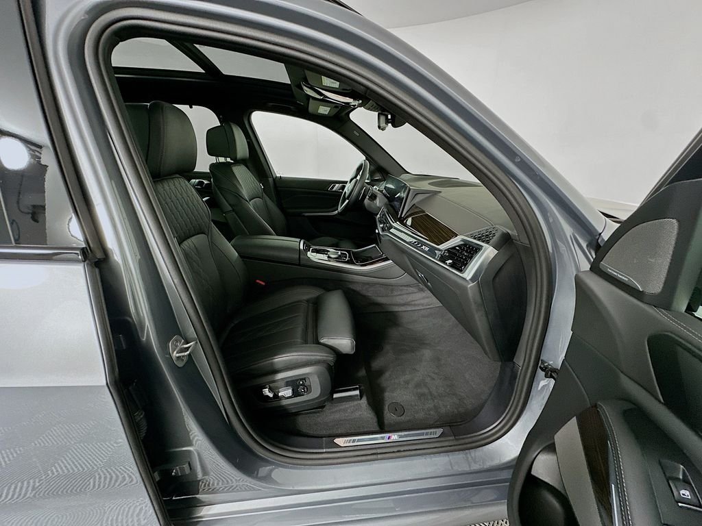 Used 2024 Skyscraper Grey Metallic BMW xDrive40i image 30